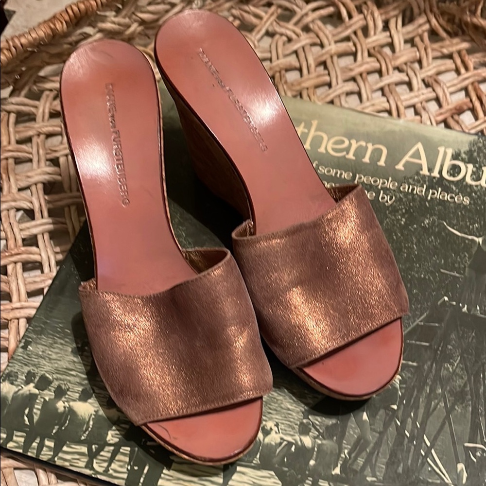 Gorgeous backless Bronze Wedge Sandals open toe  Sz 8 Diane von Furstenberg DVF